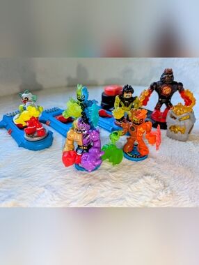 Lot of 6 Akedo Warrior Toys and Accessories